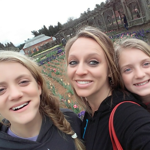 Meet your Posher - Picture 2 of 6